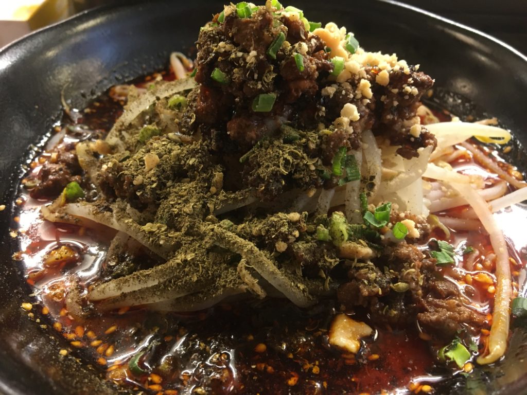 神田駅近くにある小四川の坦々麺