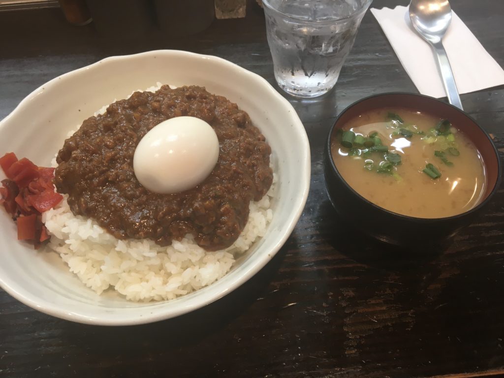 ドライかれーらいすとなめこのお味噌汁